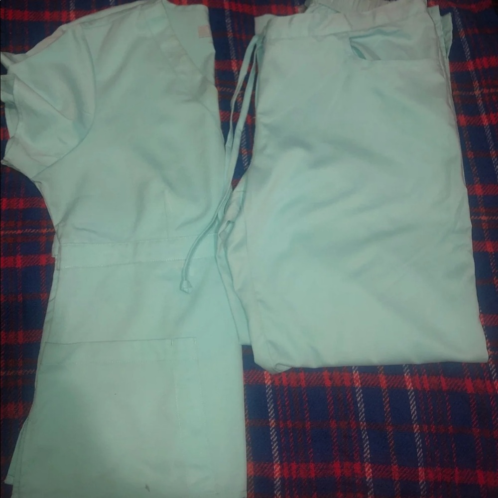 Very cute Grey’s anatomy scrub set.  Large